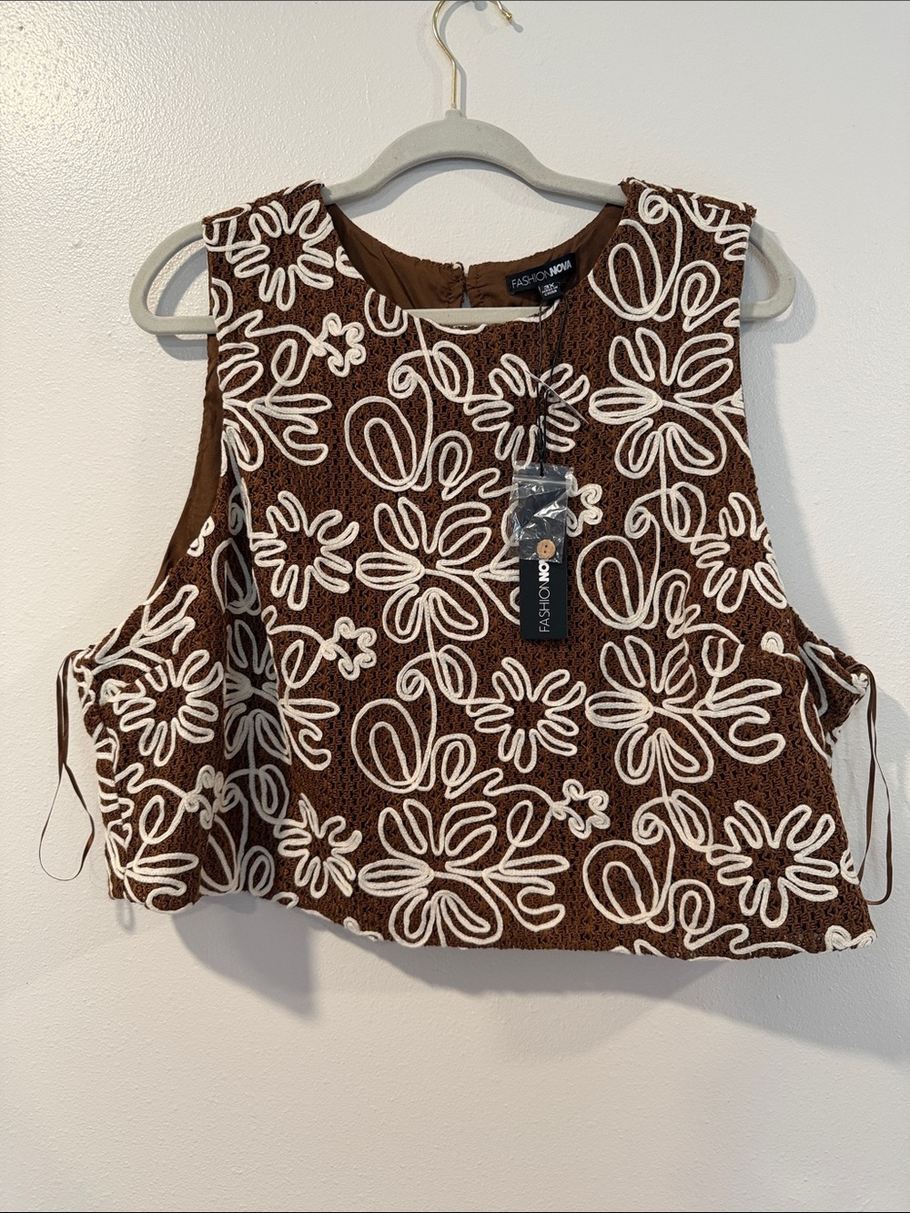 Fashion Nova Brown Crop Top with White Floral Embroidery Set - Picture 1 of 3